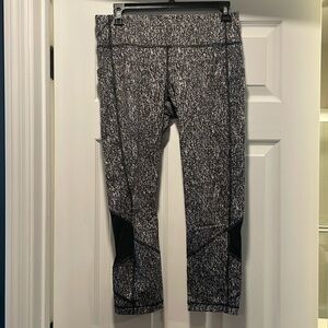 Lulu Lemon cropped black and white leggings